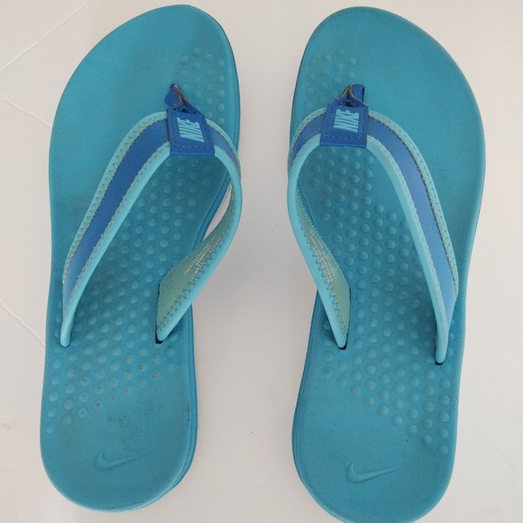 nike flip flops size 5